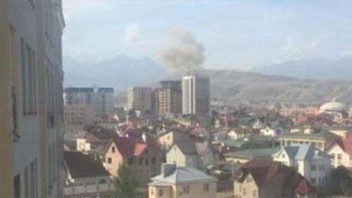 columna de humo sobre la embajada de China en Bishkek Explosión cerca de la embajada china en Kirguistán